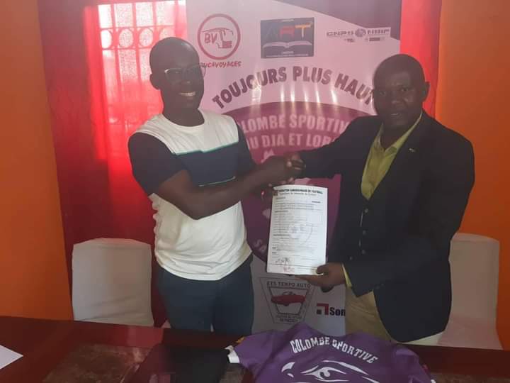 Signature du contrat de Anicet MBARGA FOE avec Colombe Du Sud